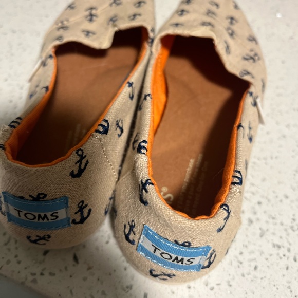 Womens Toms with Anchor Size 8. Brand New. Never worn. - Picture 5 of 5
